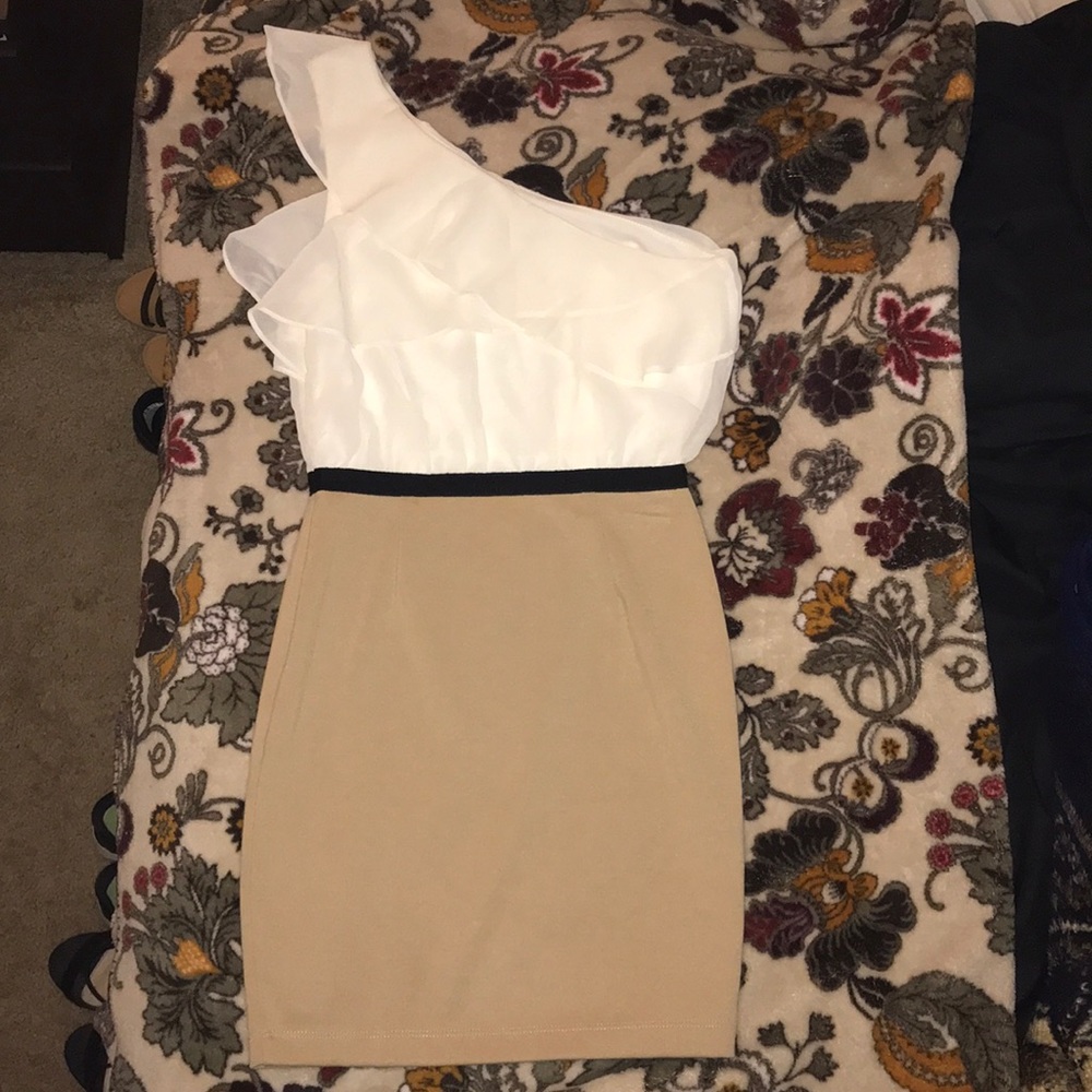 Dress one shoulder  tan and off white small